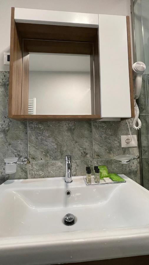 Comfort Apartment In City Center Tirana Buitenkant foto