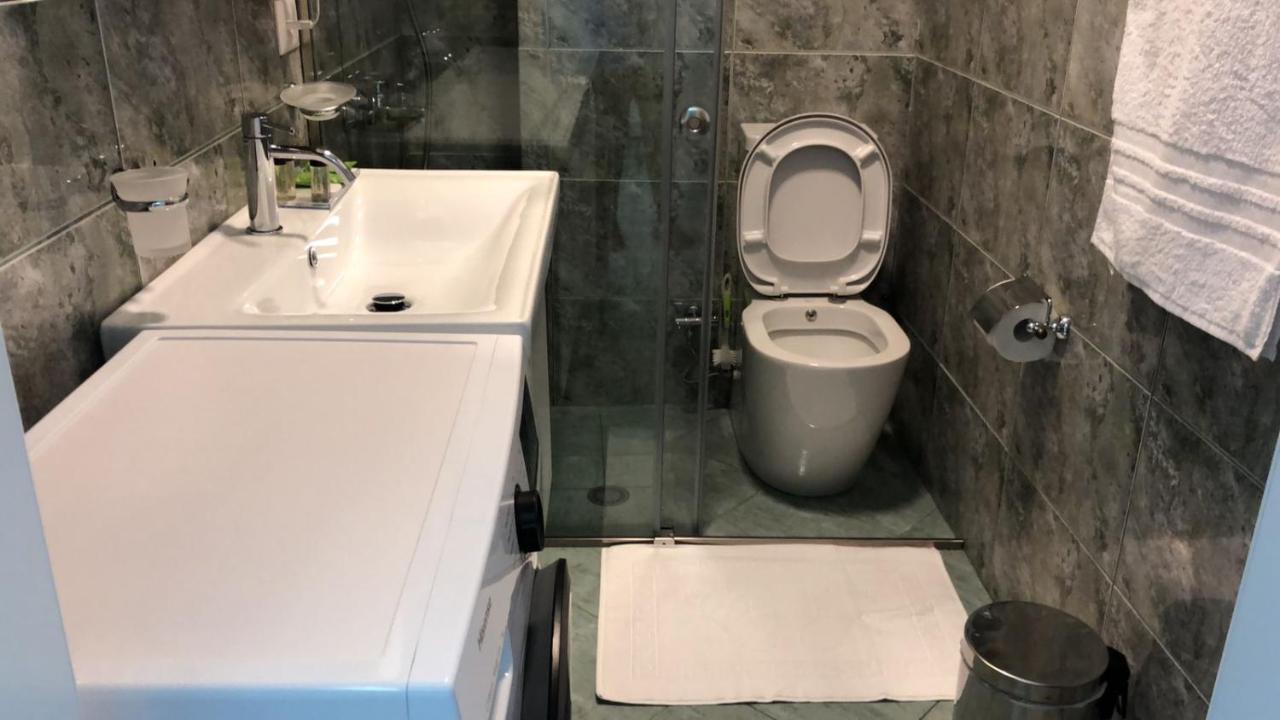 Comfort Apartment In City Center Tirana Buitenkant foto