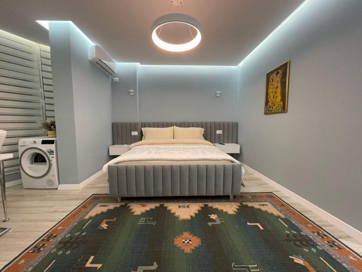 Comfort Apartment In City Center Tirana Buitenkant foto