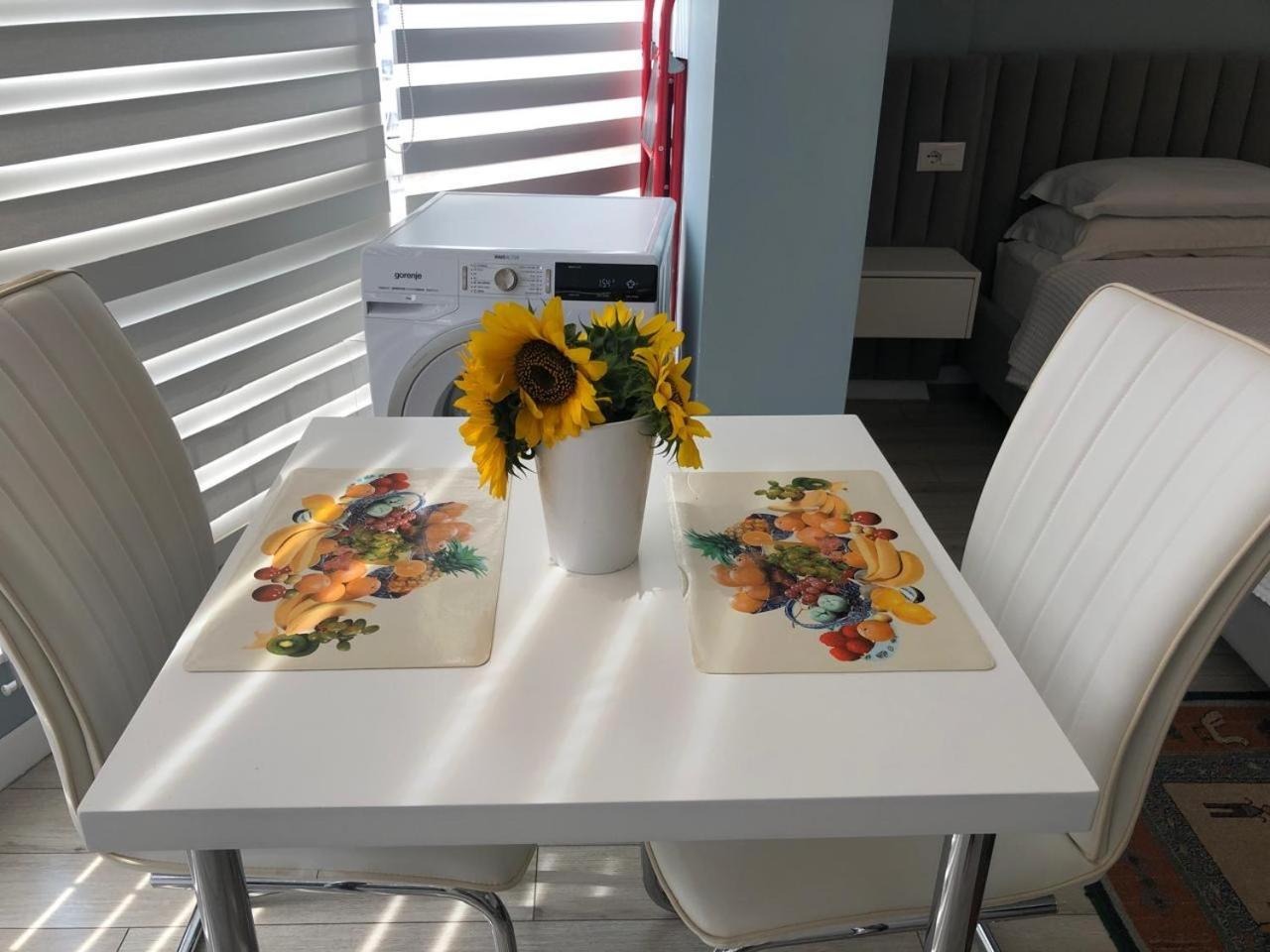 Comfort Apartment In City Center Tirana Buitenkant foto